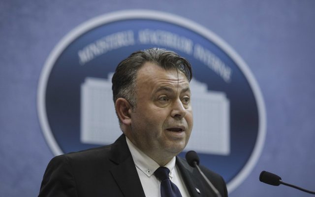 Imagine Stire Românii, în pragul disperării! O asistentă din Suceava l-a implorat în lacrimi pe Nelu Tătaru, în direct la TV, să fie testată pentru noul coronavirus | 2review.ro