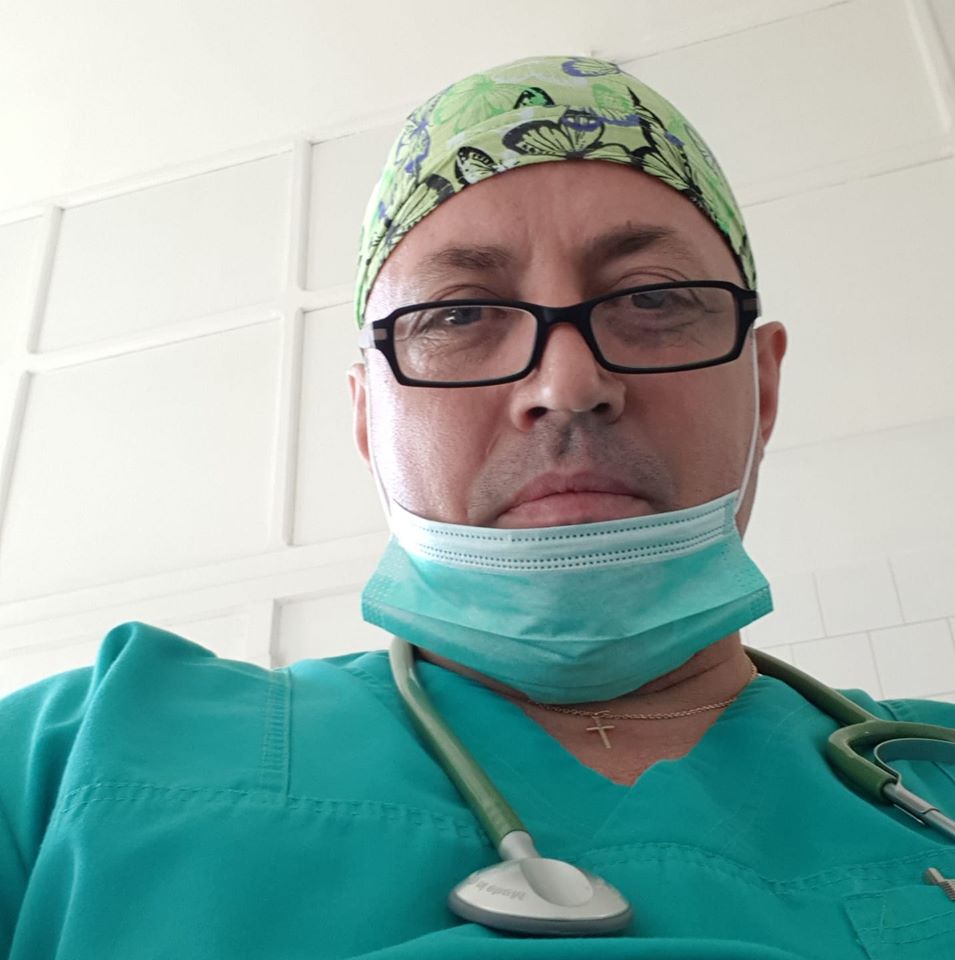 Mesajul cutremurător al unui medic din Făgăraș, distribuit intens de internauți! ”După 3,4 zile cad la pat, nu pot respira, nu au aer, îți cer ajutorul…”