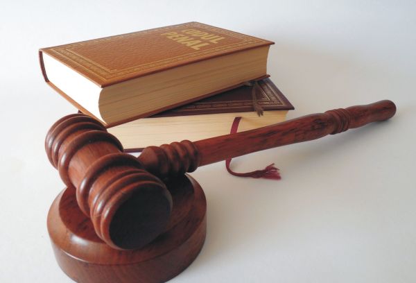 Imagine Stire Au fost publicate modificările din Codul Penal, cu privire la pedeapsa celor care NU respectă izolarea | 2review.ro