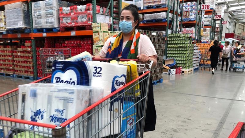 Imagine Stire Starea de Urgență naște monștri! Incredibil cum vin deghizați oamenii la supermarket! | 2review.ro