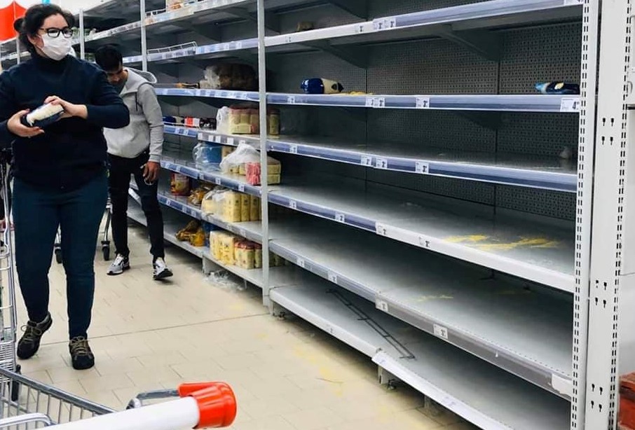 Magazinele din din România, decizie radicală! Dispar zahărul, făina și uleiul de pe rafturi?