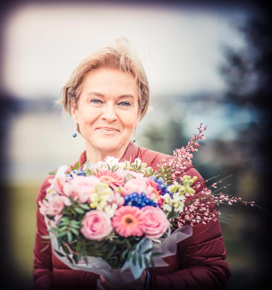 Imagine Stire Mona Nicolici, revenire în media după 14 ani! Cu ce post radio a semnat și când va avea prima emisiune. “Vreau să fiu acel cap limpede care…” | 2review.ro