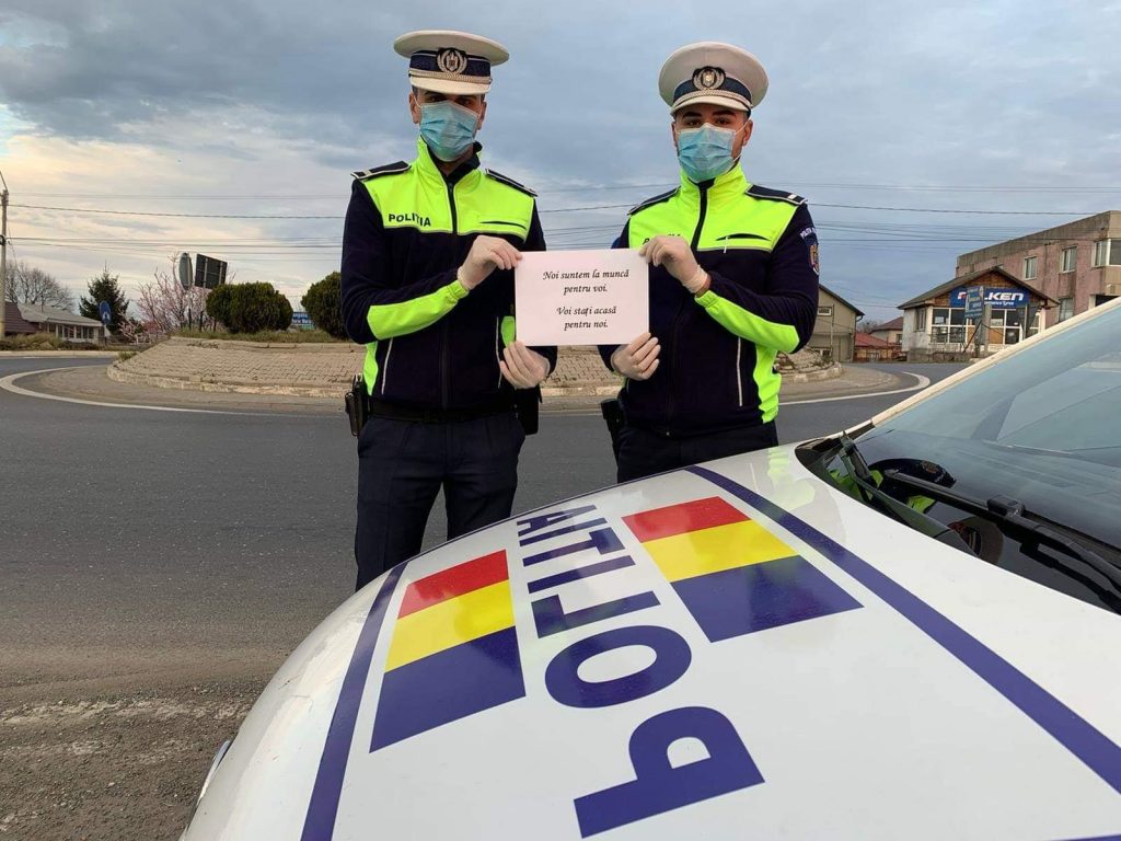 Imagine Stire Mesajul unui polițist român despre coronavirus a devenit viral: ”Mințind cu privire la țara sau zona de unde veniți, vă mințiți pe voi, rudele și cunoștințele voastre” | 2review.ro