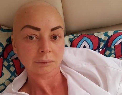 Imagine Stire Cristina Stan din Iași, bolnavă de cancer, le transmite românilor să stea în casă: ”Eu ce să mai zic? Voi nu puteți rezistați o lună?” | 2review.ro