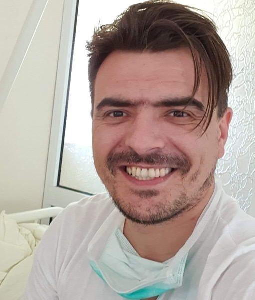 Imagine Stire Mesajul emoționant al Răzvan Ioan din Iași, ”Pacientul 32” infectat cu noul coronavirus: ”Atunci a început calvarul. De ce nu vreți să stați acasă?” | 2review.ro