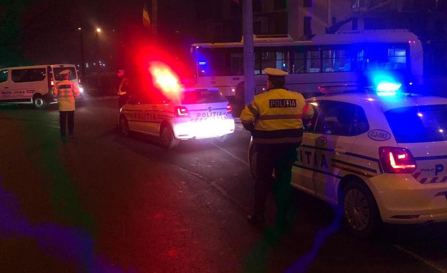 Imagine Stire Doi tineri “au dat de furcă” polițiștilor din Vaslui. Au ajuns, imediat, în carantină, sub pază! | 2review.ro