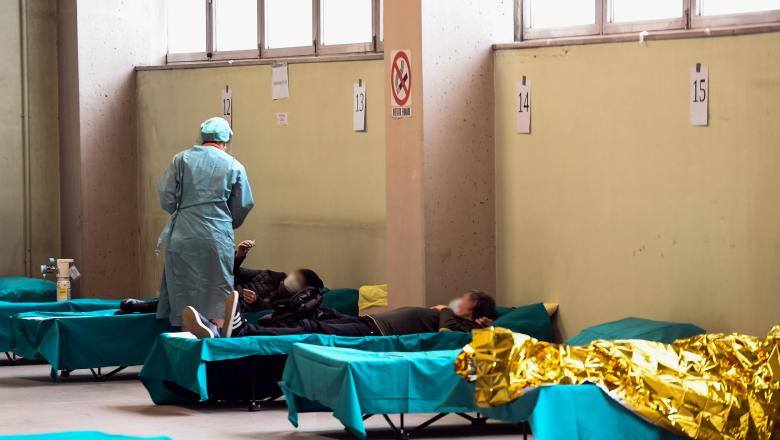 Imagine Stire Lacrimi și durere în Spania. 838 de morți în doar 24 de ore, cel mai mare număr de când a început pandemia de COVID-19 | 2review.ro