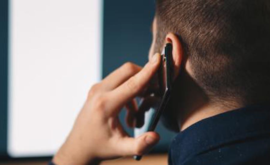 Imagine Stire Putem lua coronavirus de pe telefoanele mobile! Semnal de alarmă tras de Streinu Cercel | 2review.ro