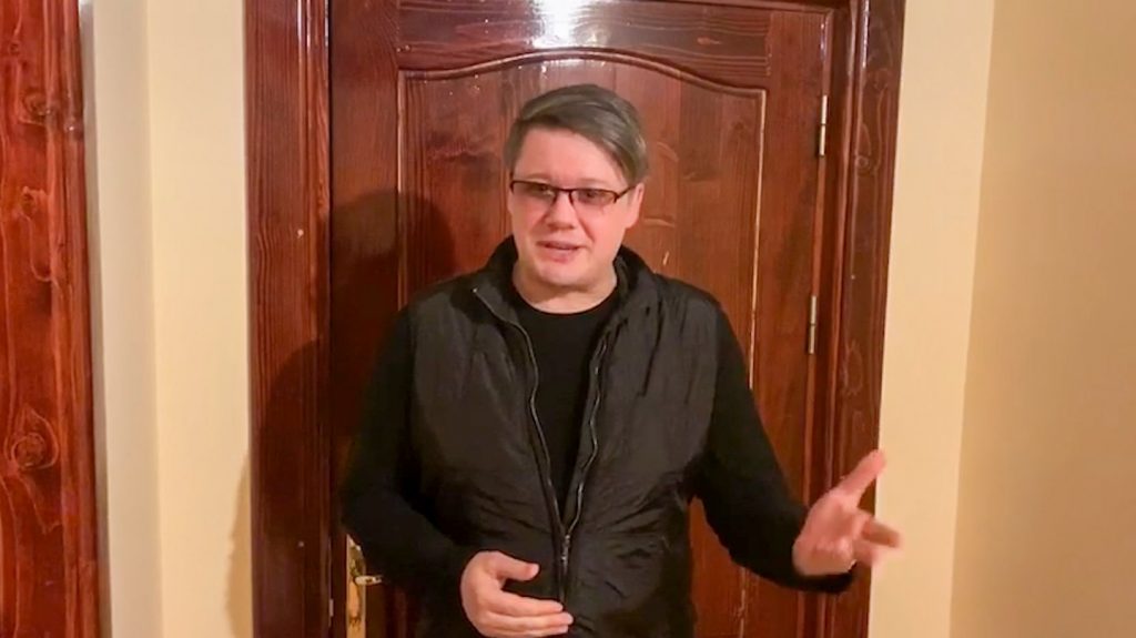 Imagine Stire Fuego s-a izolat la domiciliu. Mesaj emoționant pentru toți românii: ”Să stăm acasă. Să încercăm să fim mai buni, să fim mai uniți sufletește” | 2review.ro