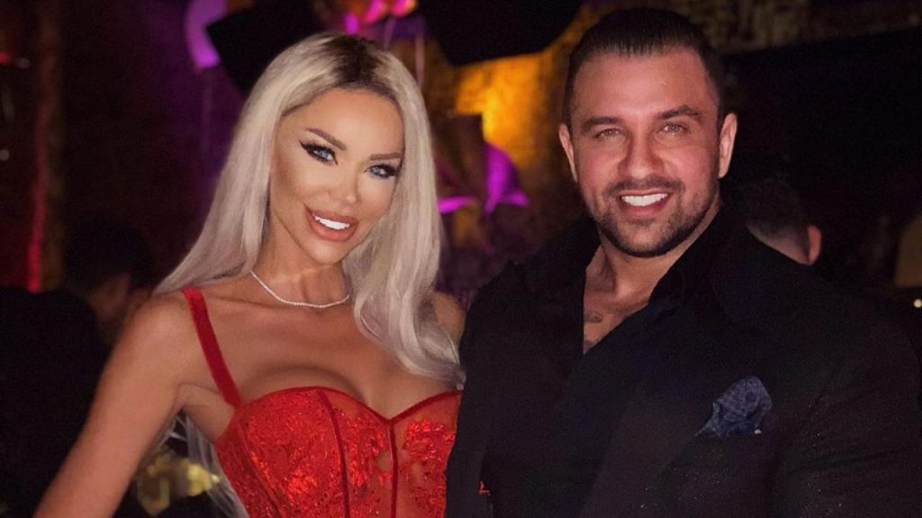 Imagine Stire Cât i-a costat, de fapt, divorțul pe Bianca Drăgușanu și Alex Bodi. Suma incredibilă pe care au lăsat-o la notar | 2review.ro