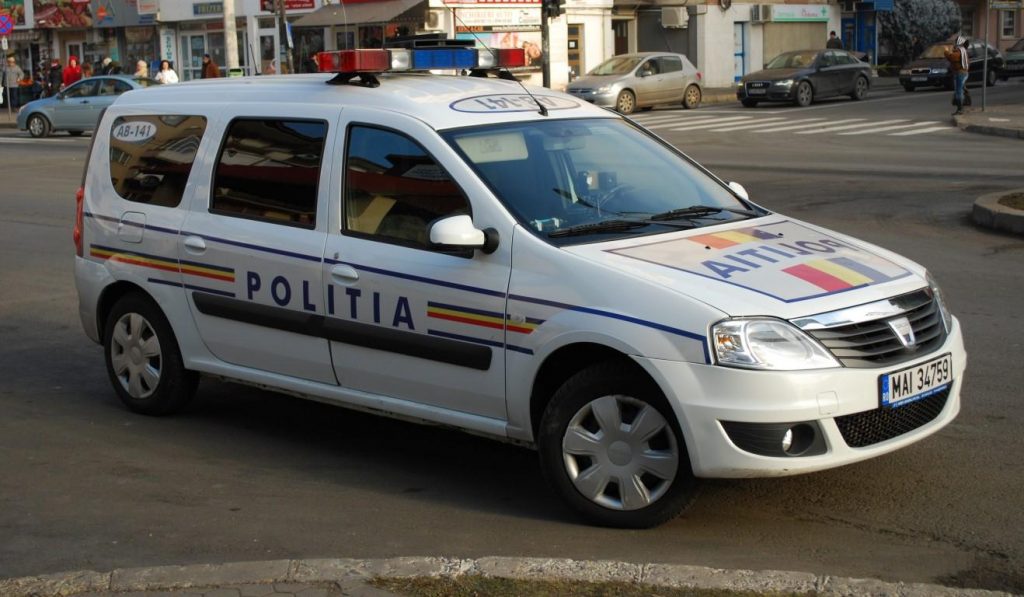 Imagine Stire Semn de solidaritate față de medicii români care luptă împotriva coronavirusului. Va fi transmis, la ora 17.00, prin megafoanele mașinilor Poliției | 2review.ro