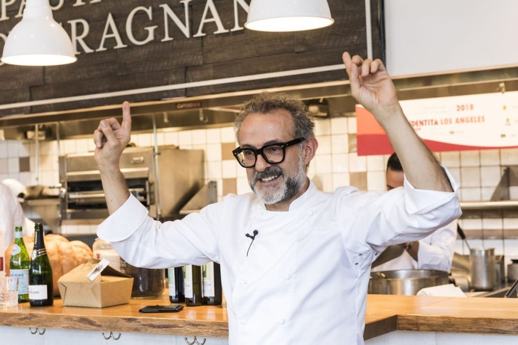 Imagine Stire Lecții de gătit în carantină! Bucătarul celui mai bun restaurant din lume își dezvăluie secretele culinare pe internet, din izolare! | 2review.ro