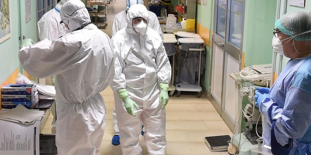 Imagine Stire Ce medicamente ar trebui să avem în casă în timpul pandemiei de coronavirus. Medic: ”Să nu facem stocuri pentru un an” | 2review.ro