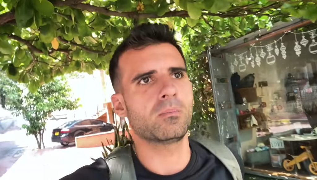 Imagine Stire Care a fost produsul dispărut complet de pe rafturile unei farmacii. Nu e vorba nici de măștile medicinale, nici de spirt sau dezinfectant. Mărturia halucinantă a unui român. VIDEO | 2review.ro
