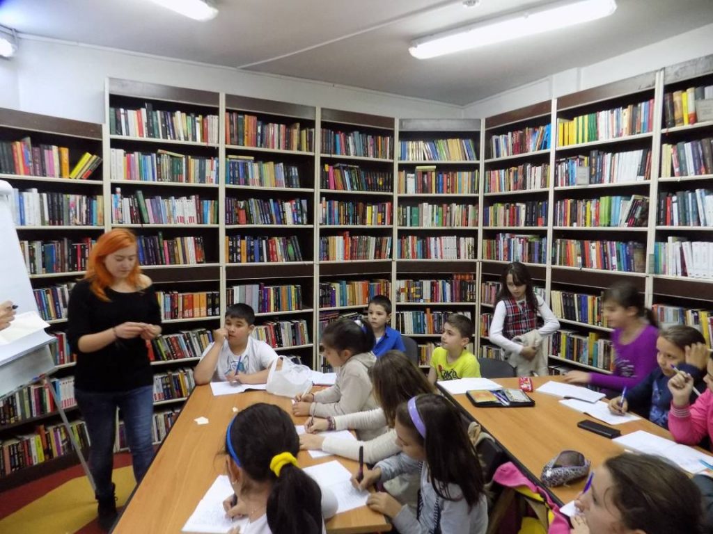 Imagine Stire Biblioteca Metropolitană București funcționează online! Bucureștenii stau acasă cu poezie, teatru și operă la discreție | 2review.ro