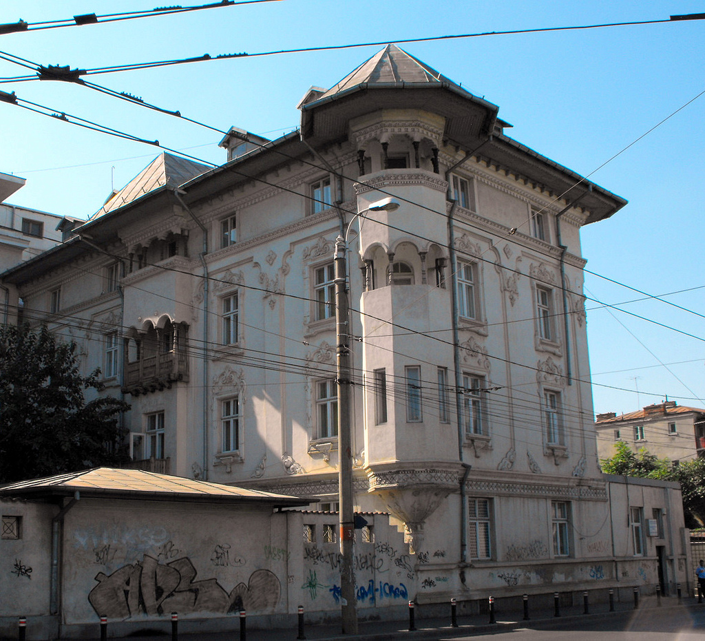 Imagine Stire Un medic ginecolog din Capitală susține că împărtăşania ucide coronavirusul! Reacția spitalului: „Ne…” | 2review.ro