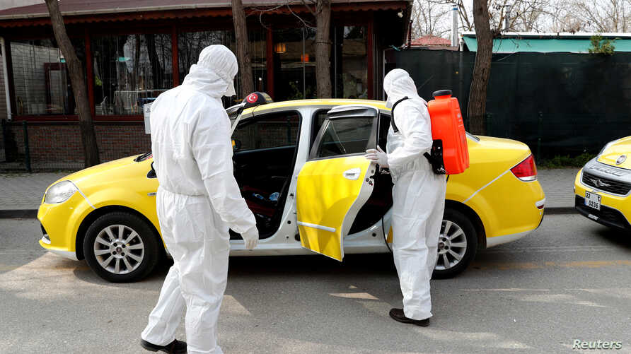 Imagine Stire ”Taxi izoleta”, la modă pe străzile orașelor! Incredibil cum a fost adaptată mașina unui taximetrist în vremurile noului coronavirus | 2review.ro