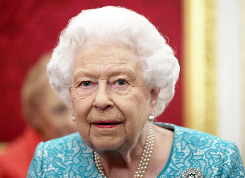 Imagine Stire Starea de sănătate a Reginei Elisabeta a II-a. Când s-a întânit ultima dată cu premierul Boris Johnson, depistat pozitiv cu COVID-19 | 2review.ro