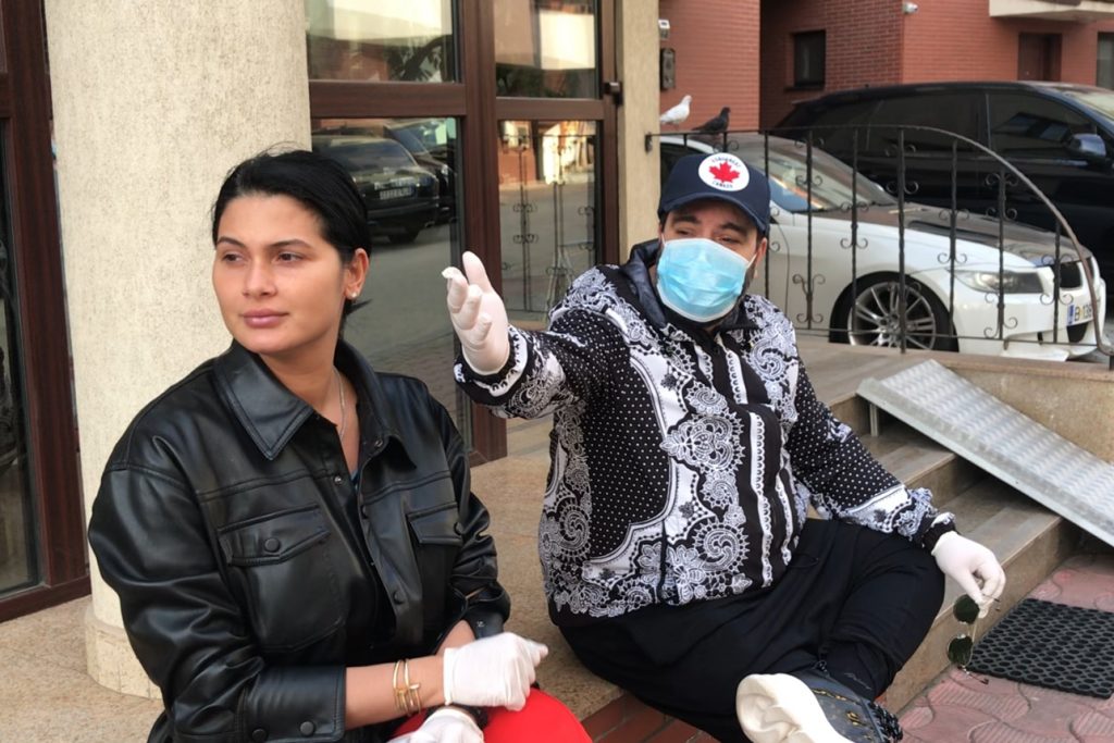 Imagine Stire Florin Salam se însoară, în sfârșit, cu Roxana Dobre. “Îi fac și eu o bucurie!” Bruneta, din nou gravidă?! Gestul care ar fi dat-o de gol | 2review.ro
