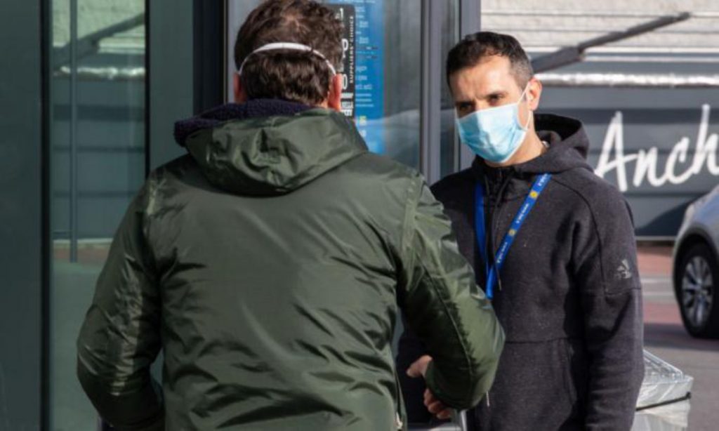Imagine Stire Ministerul Sănătăţii, ADEVĂRUL despre măștile fabricate manual sau din pânză/bumbac/tifon. “NU protejează împotriva infecției cu coronavirus!” | 2review.ro