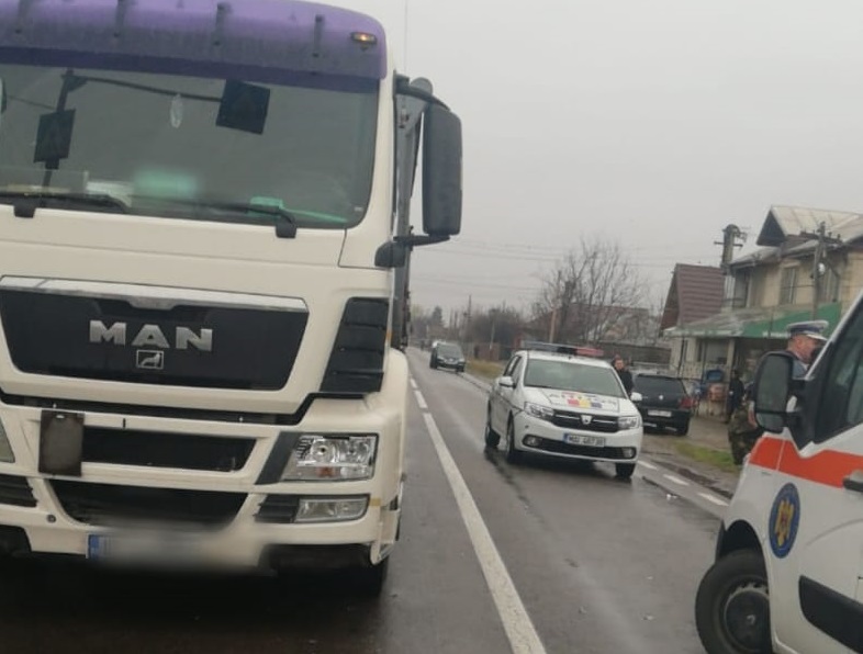 Imagine Stire Accident cumplit în Prahova. Un copil de 9 ani a fost lovit de un TIR | 2review.ro