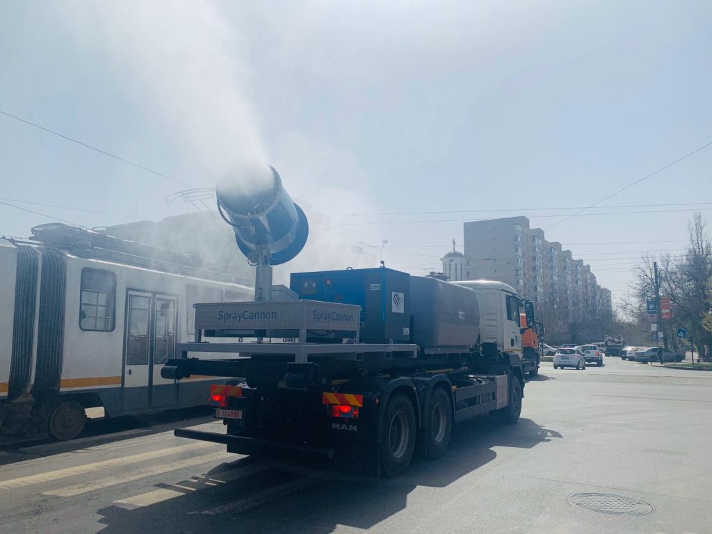 Imagine Stire Ultima oră. În Sectorul 3 al Capitalei a început dezinfecția comunitară împotriva coronavirusului | GALERIE FOTO | 2review.ro