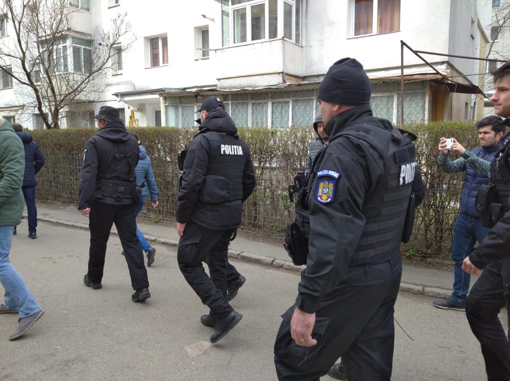 Imagine Stire Martor al asasinatului mafiot din Bacău: „Am crezut că cineva aruncă cu petarde” | 2review.ro