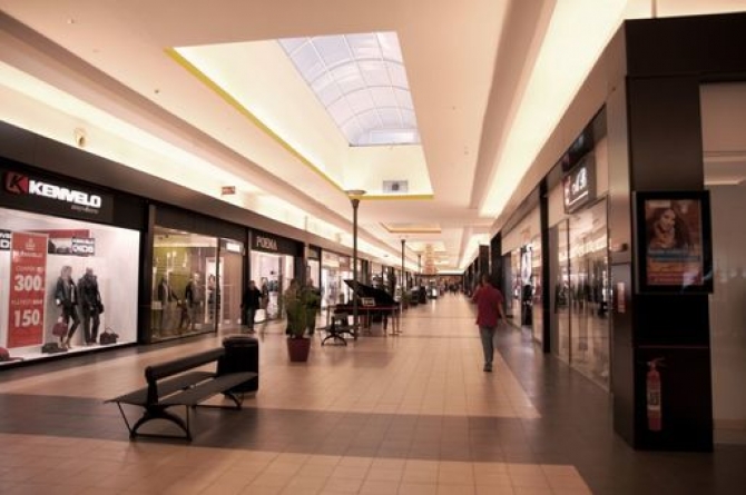 Imagine Stire Se închid magazinele din mall-uri! Românii vor putea merge doar la alimentare și farmacii | 2review.ro