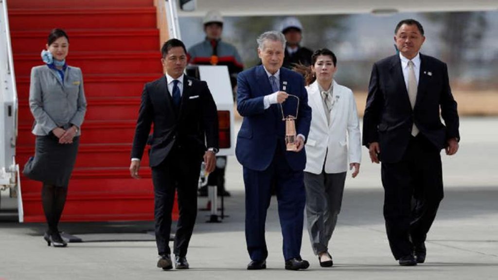 Imagine Stire Flacăra Olimpică a ajuns în Japonia într-un anonimat total! | 2review.ro