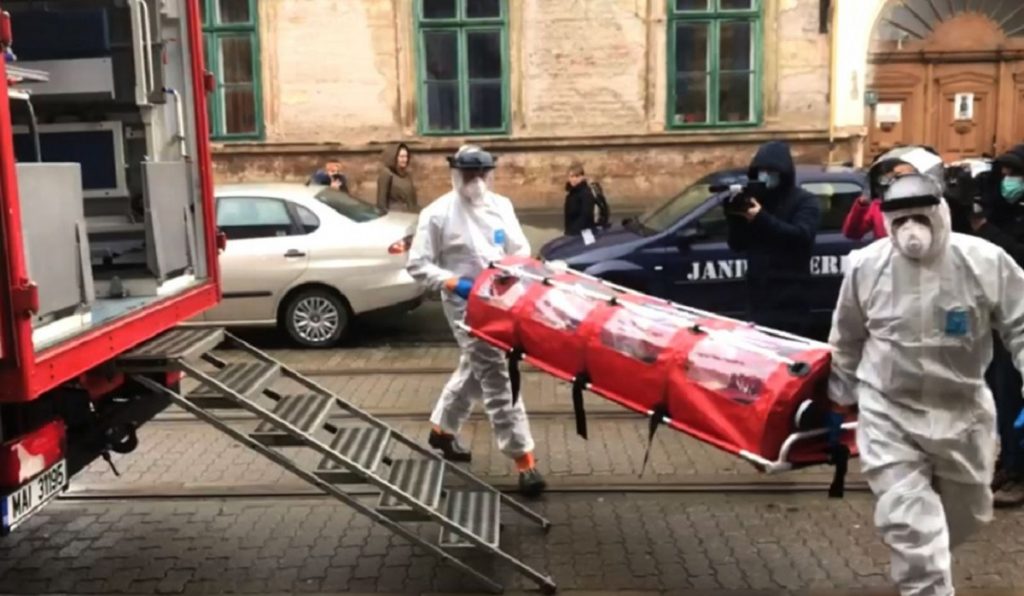 Imagine Stire Ofițerul MAI de la Gerota, care a infectat peste 60 de persoane, comportament scandalos cu medicii: „Răspunde cu marș” | 2review.ro