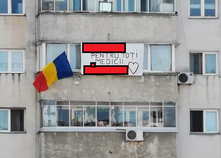 Imagine Stire Gestul emoţionant al unui român pentru cadrele medicale din întreaga lume, aflate în lupta cu noul coronavirus! Ce a scris pe o pancartă atârnată la balcon  | 2review.ro