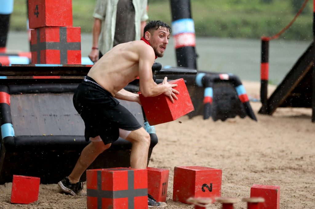 Imagine Stire Ghiță de la Survivor, încercat de soartă de mic copil: ”I-a murit o soră și tatăl i-a părăsit” | 2review.ro