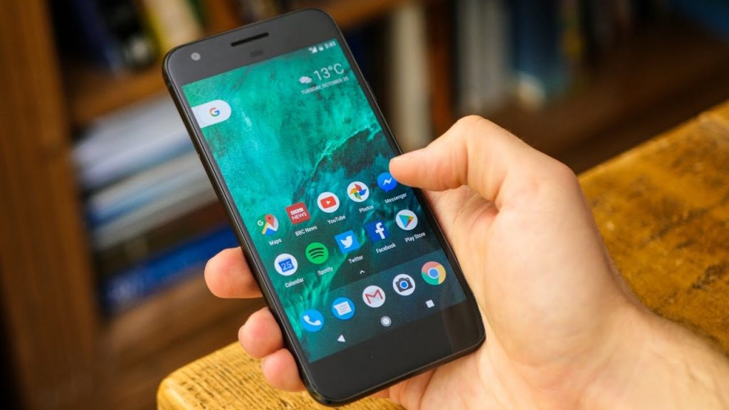 Imagine Stire Toți românii trebuie să știe asta. Telefonul mobil te dă de gol dacă nu respecți izolarea impusă de criza coronavirusului | 2review.ro