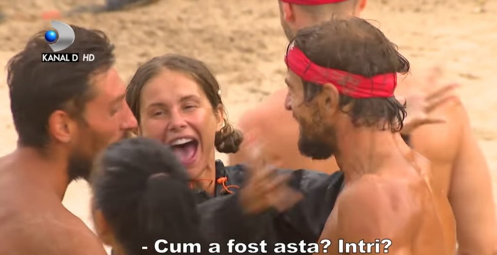 Imagine Stire Imagini scandaloase cu Graţiela, la Survivor România! Andrei Duban, ce mai zici de data asta? A sărit şi l-a pupat, fără să îşi dea seama că este filmată | 2review.ro