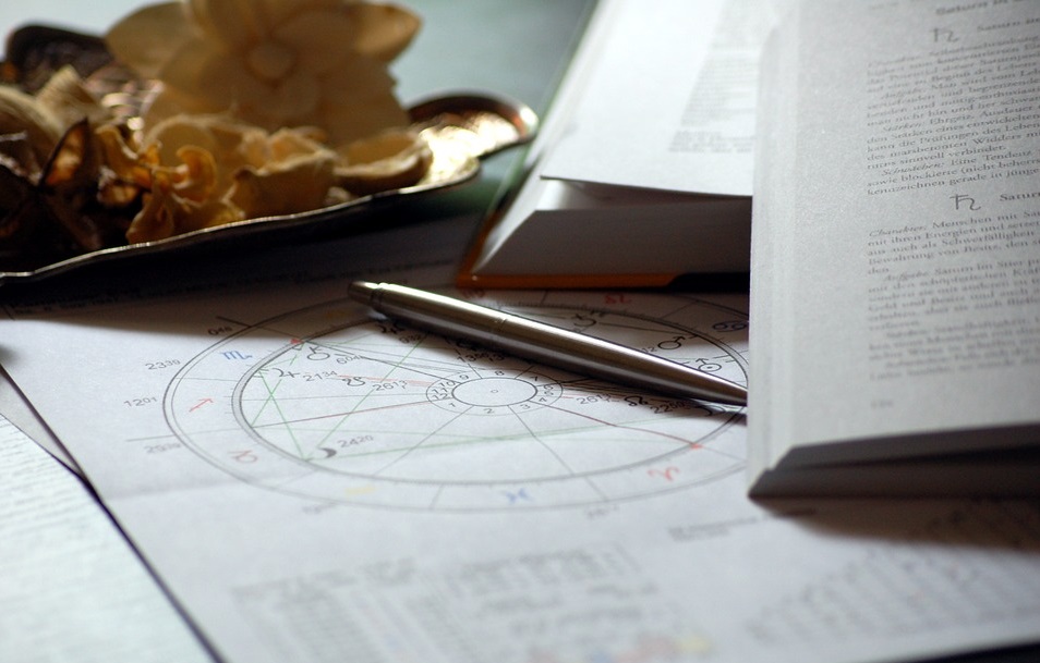 Imagine Stire Horoscop zilnic: Horoscopul zilei de 13 martie 2020. Capricornii găsesc soluții ingenioase | 2review.ro