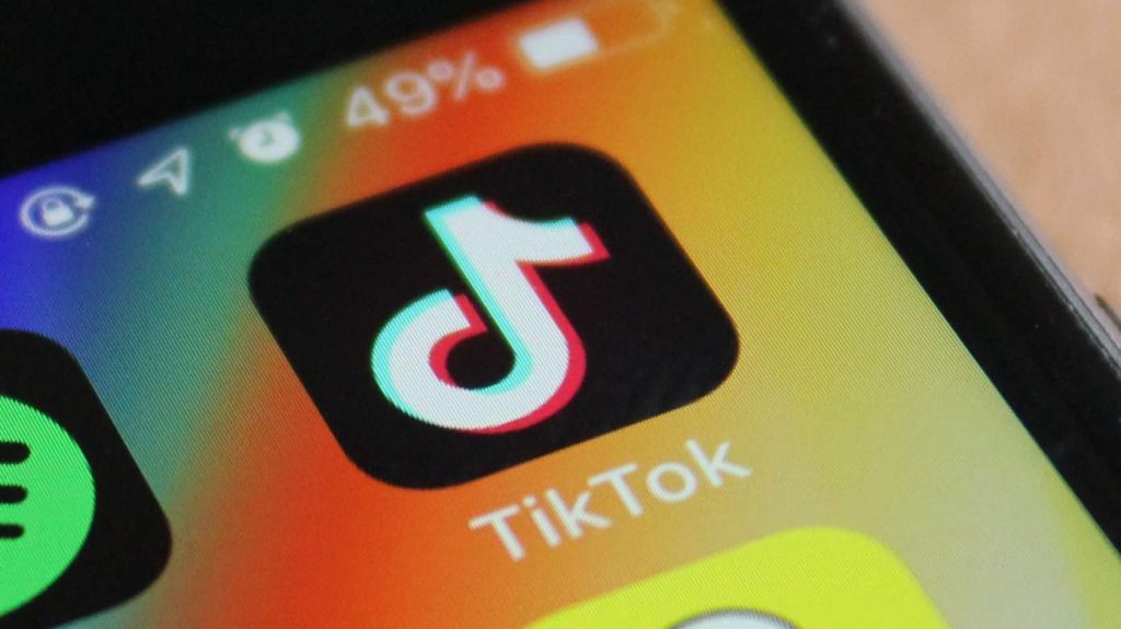 Imagine Stire O provocare de pe Tik Tok bagă tot mai mulți copii în spital! „Fiica mea ar putea rămâne paralizată” | 2review.ro