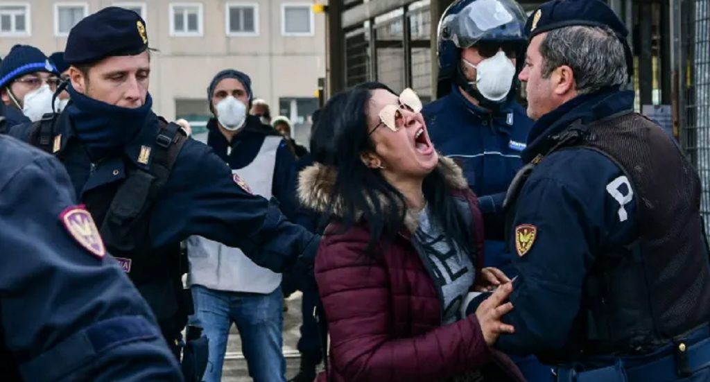 Imagine Stire Situația dramatică în Italia! Oamenii cărora li s-au închis afacerile nu mai au bani de mâncare: „ | 2review.ro