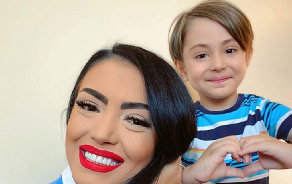 Imagine Stire Ce face Andreea Mantea, izolată la domiciliu cu fiul său. Oamenilor nu le-a venit să creadă că… | 2review.ro