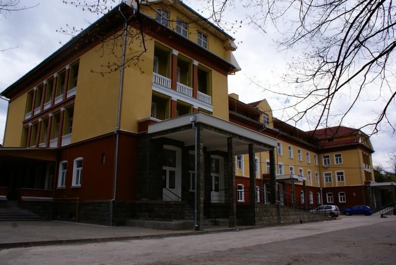 Imagine Stire “DSP ține testele COVID-19 la sertar ca să nu se afle dimensiunea îmbolnăvirilor”. Dezvăluiri șocante făcute de medicii Secției de Boli Infecțioase a Spitalului Hunedoara | 2review.ro