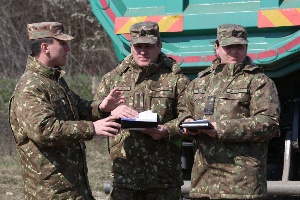 Imagine Stire S-a aflat! Câți militari sunt prezenți pe stradă în România, în plină criză de pandemie. La ce acțiuni au luat parte angajații MApN | 2review.ro