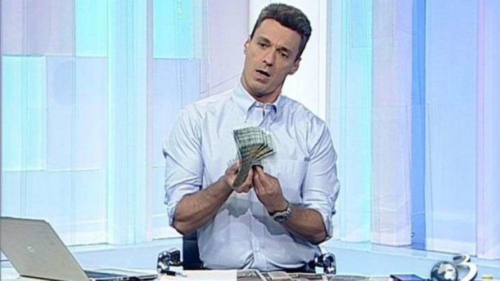 Imagine Stire Ce salariu are Mircea Badea la Antena 3. Prezentatorul TV este plătit în lei | 2review.ro