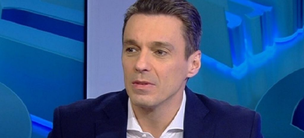 Imagine Stire Mircea Badea, oprit de Poliție după ce a plecat de la emisiunea lui de la Antena 3: „A venit unul, săracul, și tremura rău. A urlat la mine” | 2review.ro