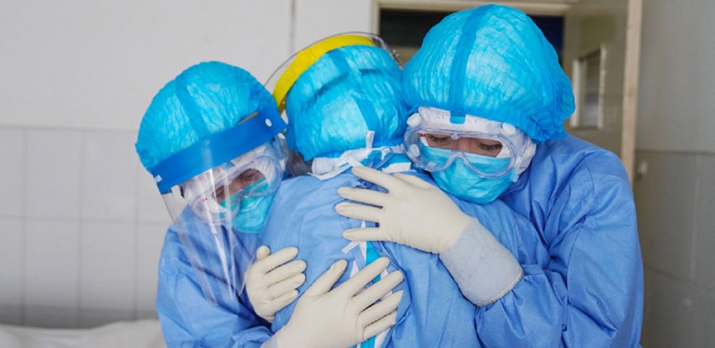 Imagine Stire Andrei, fratele Danei Rogoz, medic la Matei Balș, sfaturi importante cu privire la coronavirus. “Izolați toate persoanele de peste 70 de ani! Aveți grijă ca…” | 2review.ro