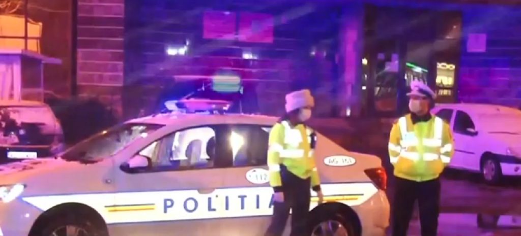 Imagine Stire Bărbat din București, foc și pară pentru că a fost oprit de poliție după ora 22: „Eu mă duc la muncă și îmi dați amendă?” | 2review.ro