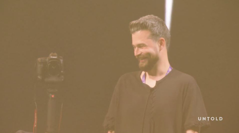Imagine Stire Cum e să-ți cânte La Mulți Ani un stadion plin cu 70.000 de oameni? Știe asta fondatorul festivalului UNTOLD, Bogdan Buta | 2review.ro