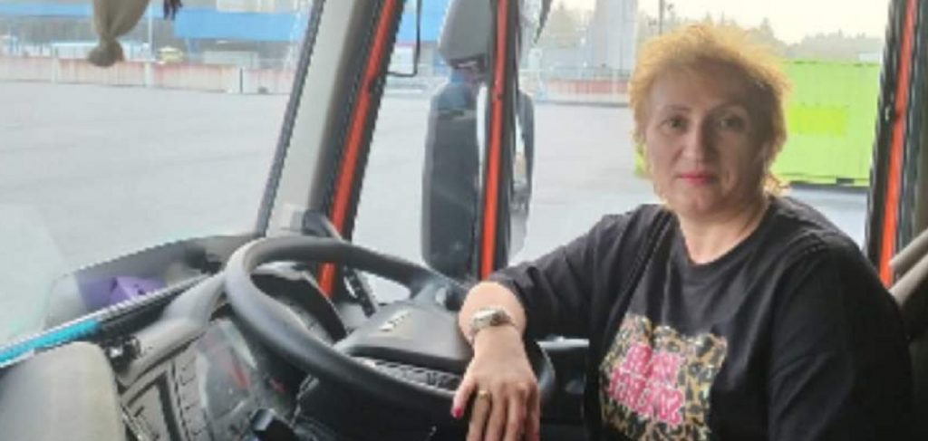 Imagine Stire Sacrificiul suprem al unei șoferițe românce de TIR. Nu a mai dat pe acasă de 6 săptămâni, să nu își infecteze familia | 2review.ro