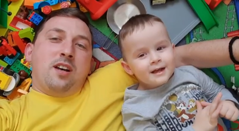 Imagine Stire Băiețelul de patru ani, diagnosticat cu Covid-19, s-a vindecat și este acasă! Mesajul transmis de el și tatăl lui | 2review.ro