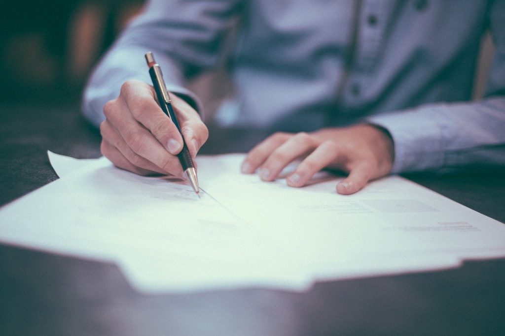 Imagine Stire Ce se întâmplă cu examenul de Bacalaureat? Petiţia care circulă pe internet are deja 50.000 de semnături şi cere echivalarea examenului cu media de liceu | 2review.ro