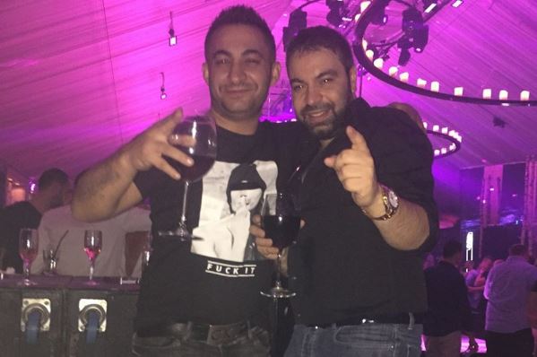 Imagine Stire E scandal! Florin Salam, Tzanca Uraganul și Miraj Tsunami, puși în gardă de Elvis, unul dintre fiii temutului Nicolae Duduianu: “Reveniți-vă, că ne săturăm de voi. Și atunci e problemă!” Ce l-a deranjat pe interlop | 2review.ro