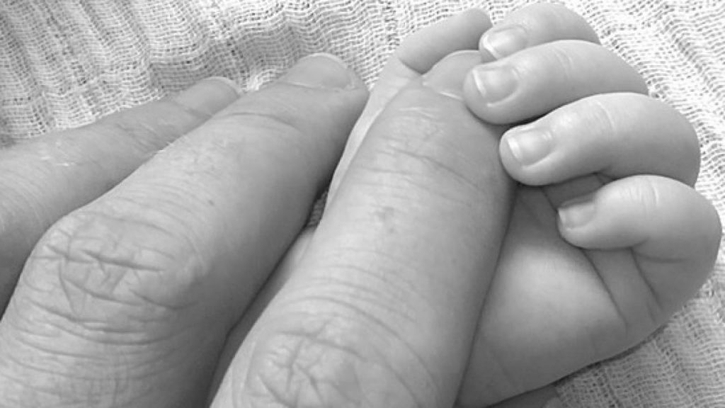 Imagine Stire Ce tragedie! COVID-19 l-a ucis la doar 4 zile după ce s-a născut. “Nu se știe dacă…” | 2review.ro